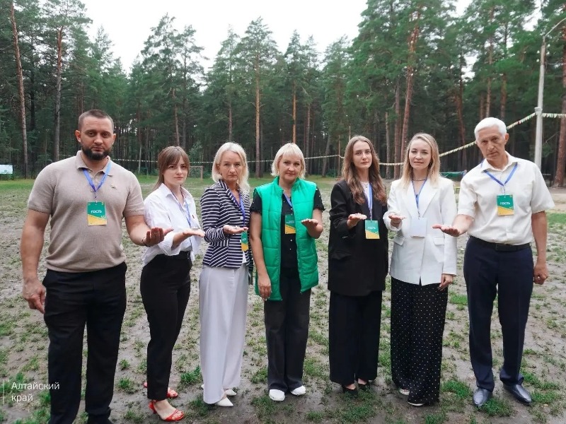 Свет вечной памяти: в Центральном районе почтили память детей – жертв войны в Донбассе.