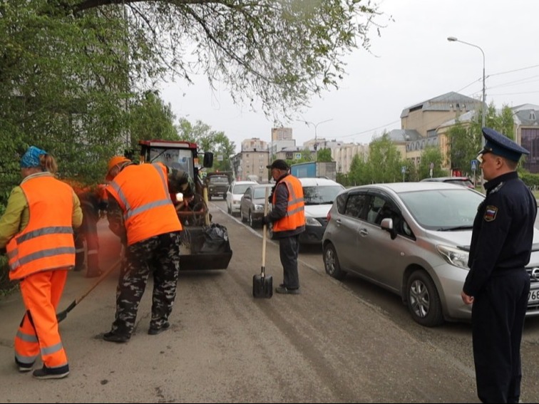 В Барнауле должники по алиментам привлечены к благоустройству города.